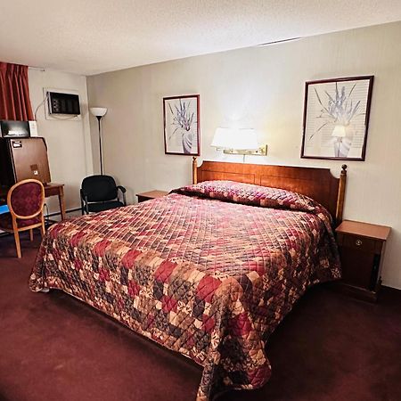 Pamola Motor Lodge Millinocket Екстериор снимка
