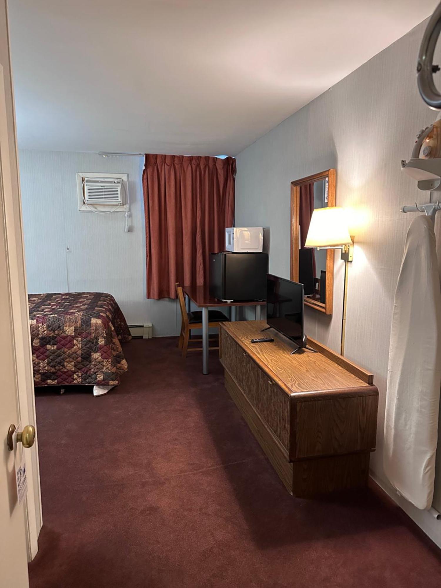 Pamola Motor Lodge Millinocket Екстериор снимка
