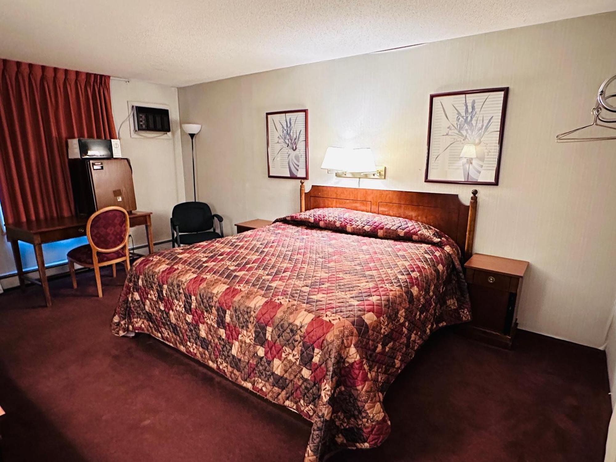 Pamola Motor Lodge Millinocket Екстериор снимка