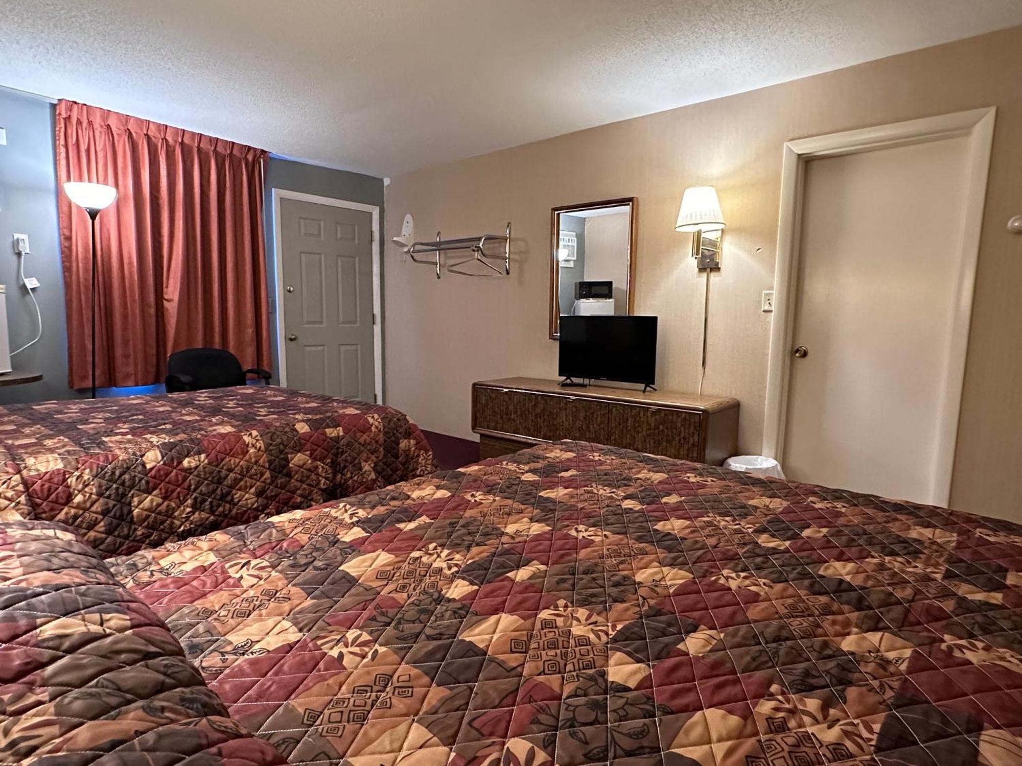 Pamola Motor Lodge Millinocket Екстериор снимка