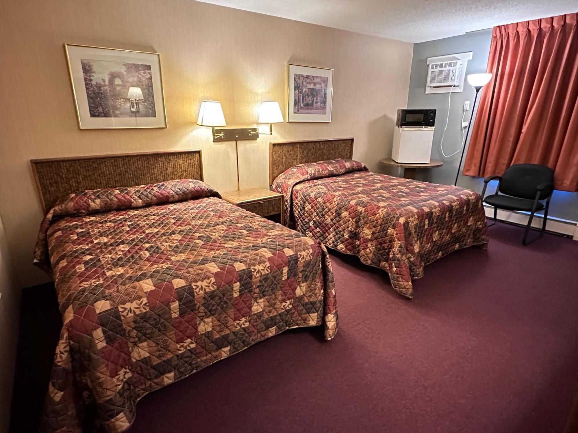 Pamola Motor Lodge Millinocket Екстериор снимка