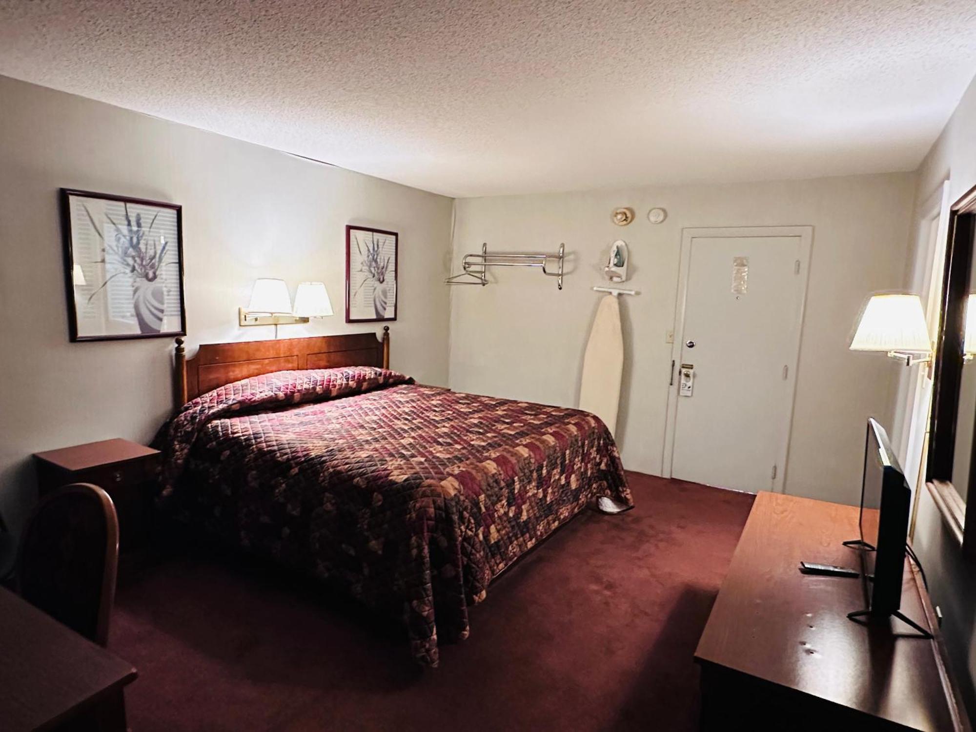 Pamola Motor Lodge Millinocket Екстериор снимка