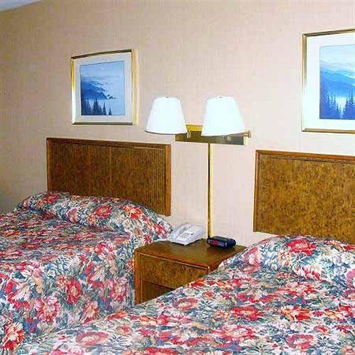 Pamola Motor Lodge Millinocket Екстериор снимка