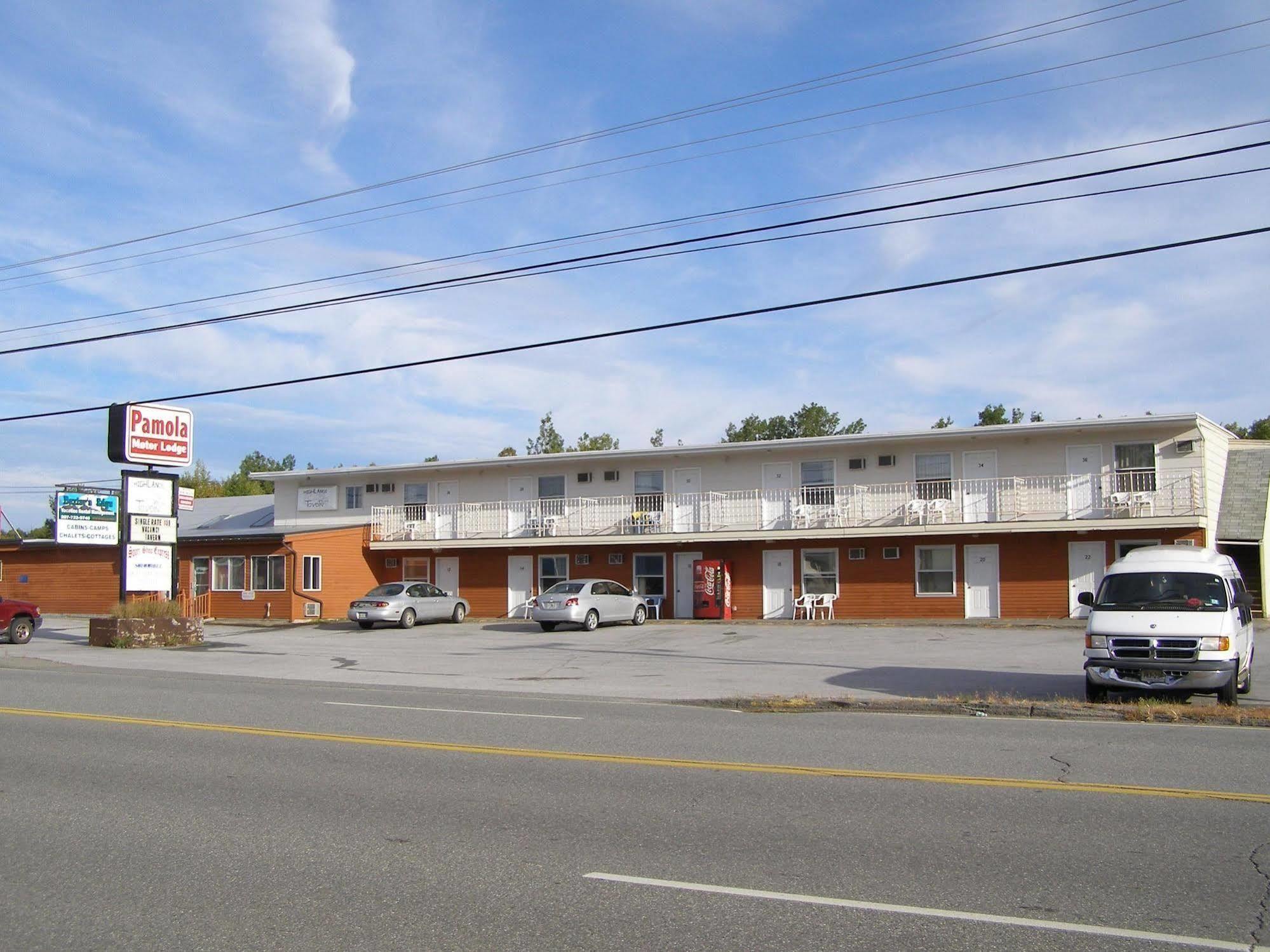 Pamola Motor Lodge Millinocket Екстериор снимка
