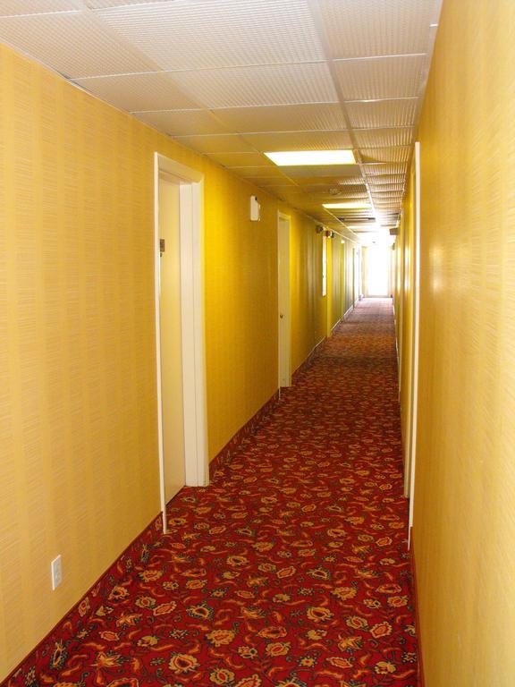 Pamola Motor Lodge Millinocket Екстериор снимка